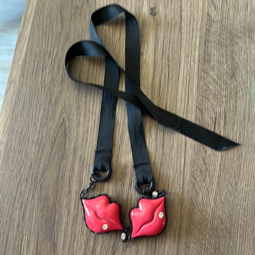 vintage Betsey Johnson lip necklace